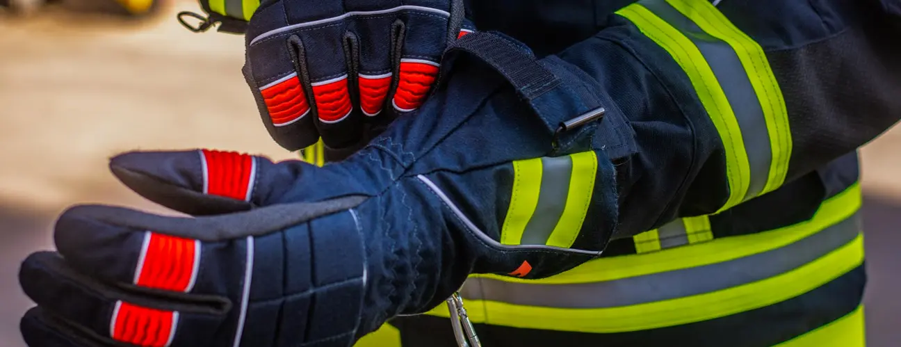 fireproof-gloves-essential-choices-for-all-weather-protection-494136-1758707833